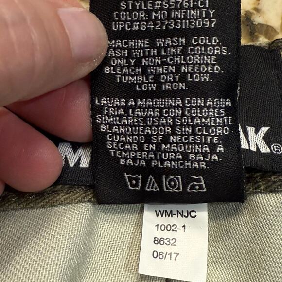 Mossy Oak Men’s 32 x 30 Infinity Camo Jean Style Pants - Picture 5 of 6